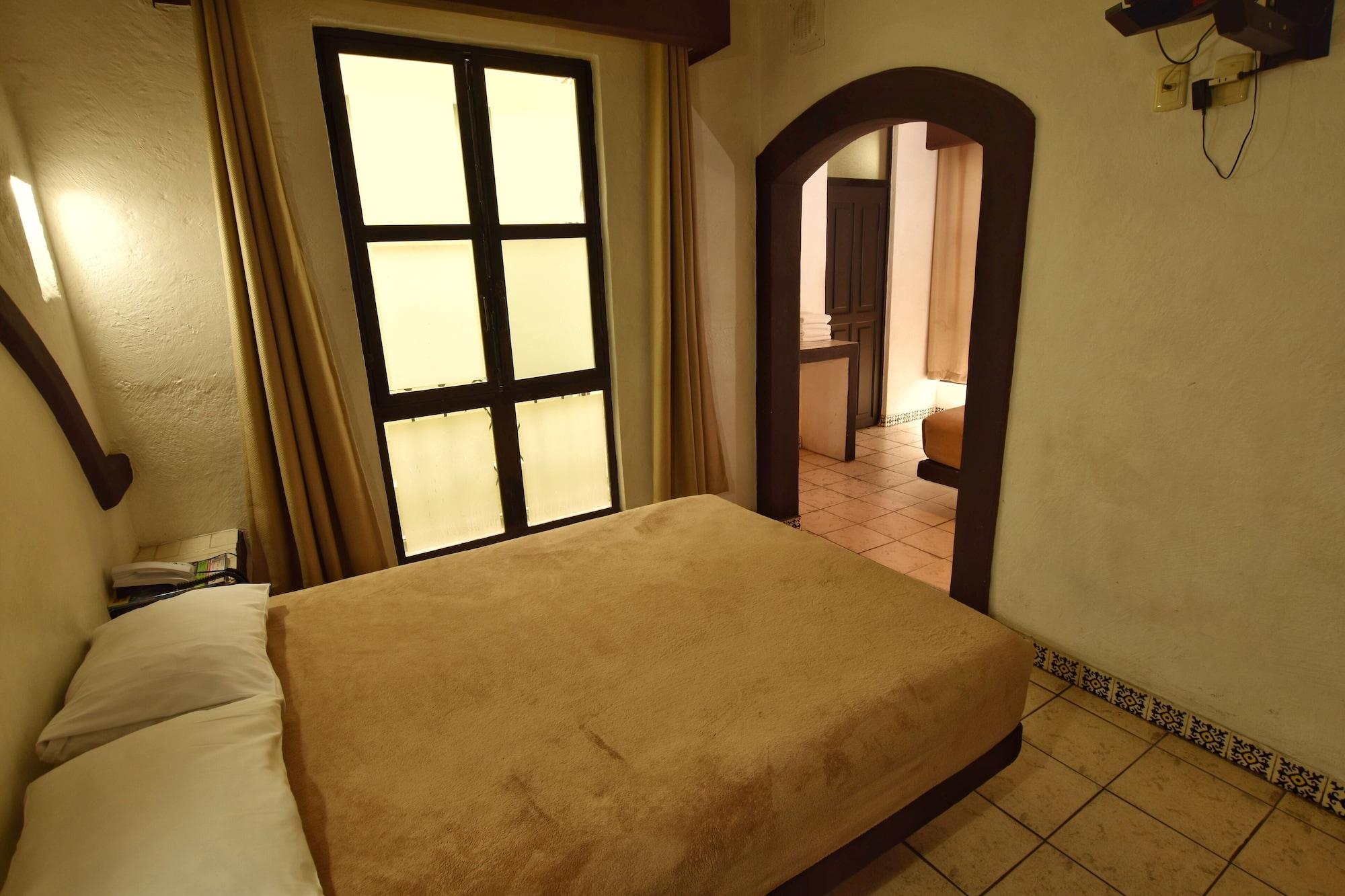Hotel Plaza Morelia Buitenkant foto