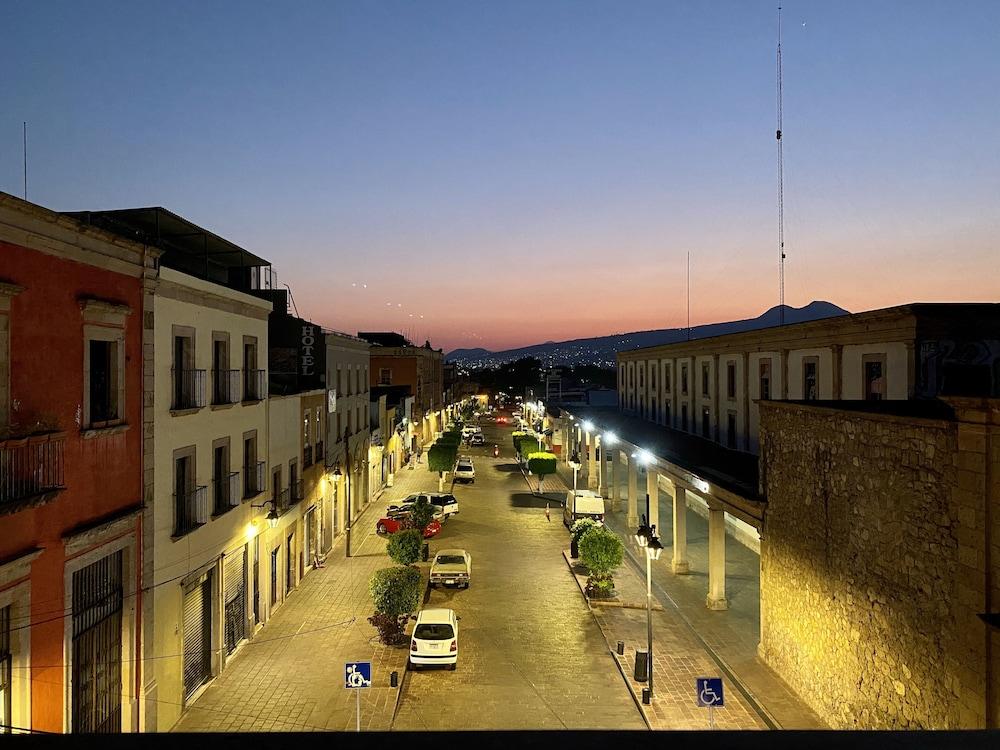 Hotel Plaza Morelia Buitenkant foto